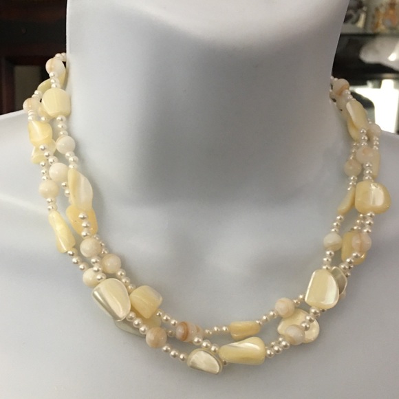 Mother of pearl, pearl & shell necklace - Picture 4 of 7